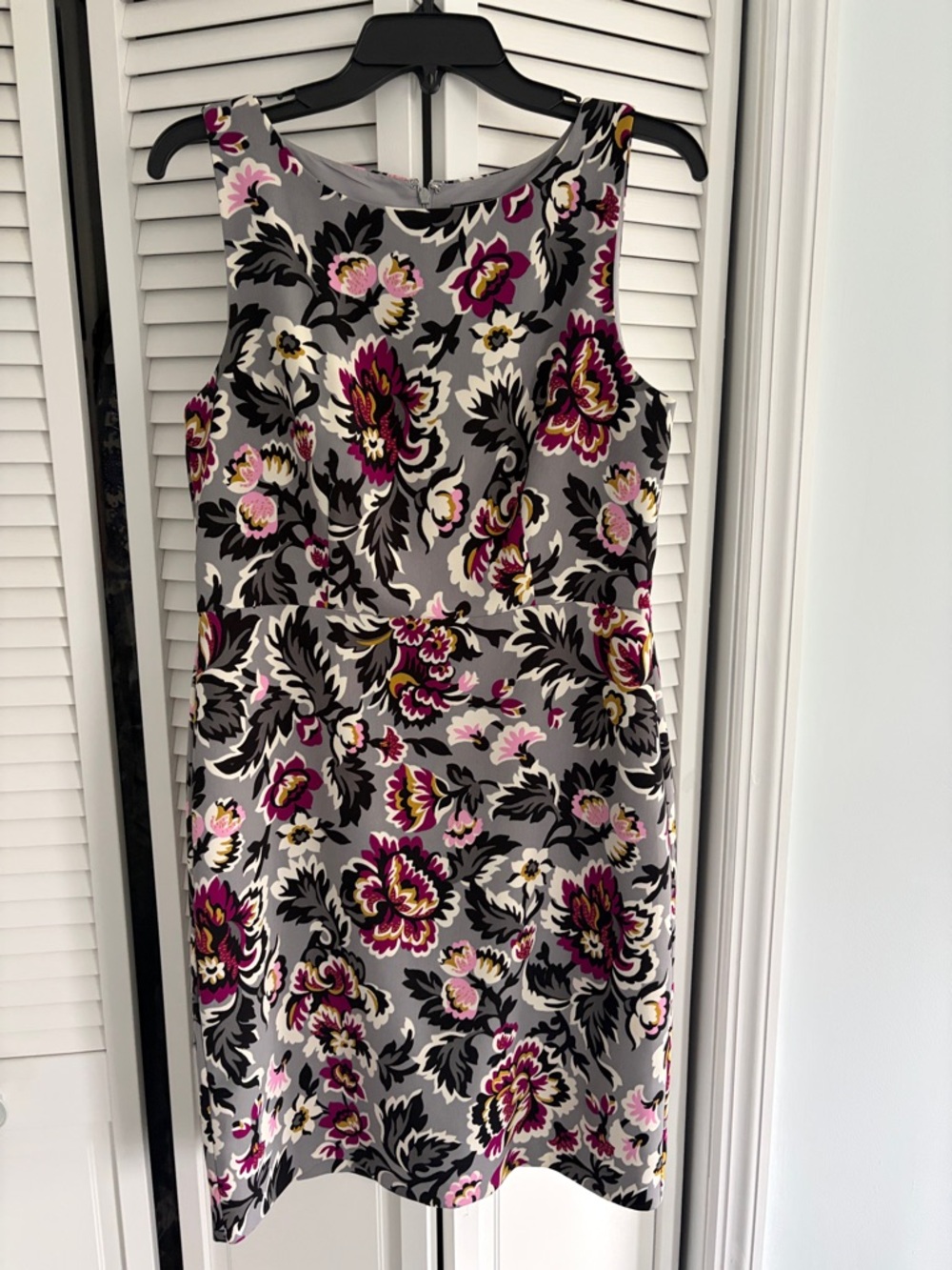 Ann Taylor Factory Gray Floral Midi Dress with Pink and Black Accents